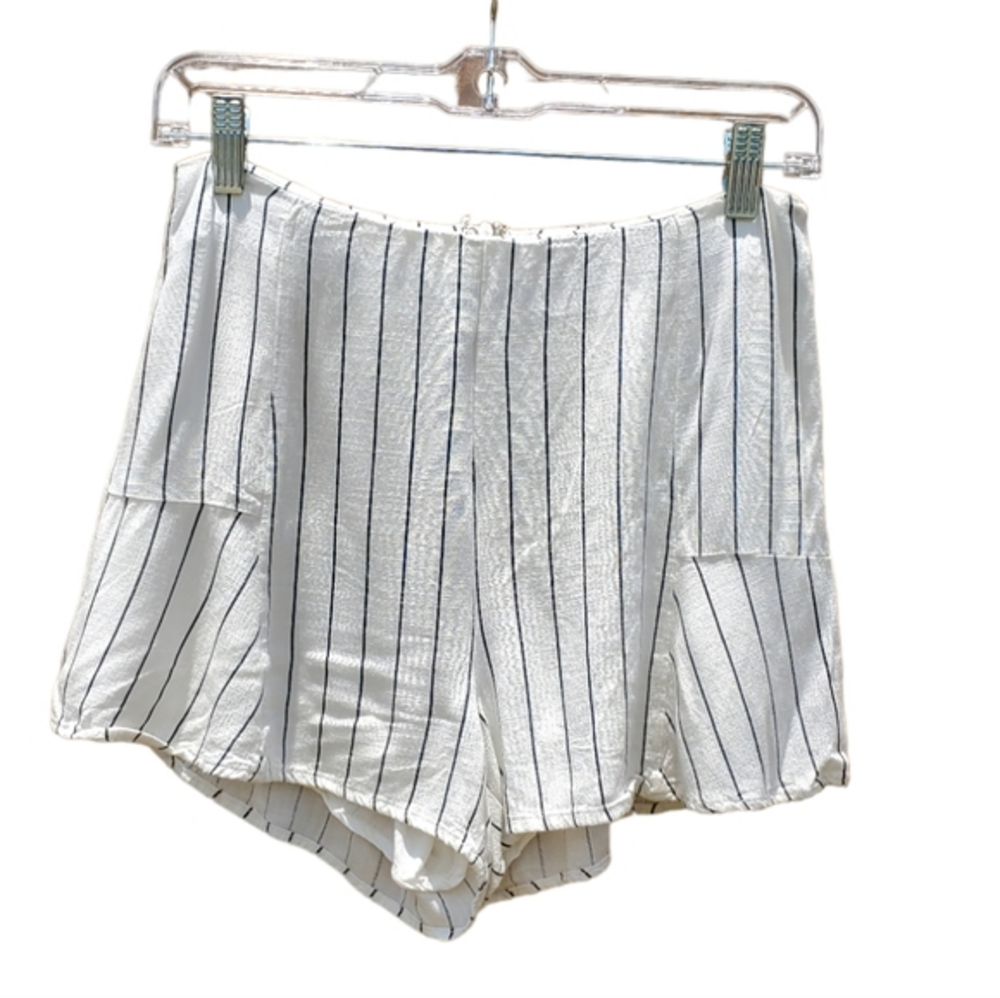 Farrow White Blue Pinstripe Rayon Lined Flare Zipup Shorts‎ Medium